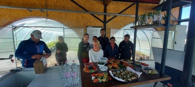 Közös ebéd a fogadóépületben