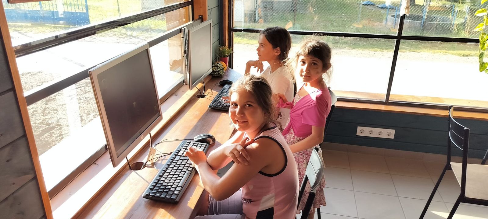 Internetkávézó – a mintánk az izlandi Dalvík Berg kultúrháza: könyvtár, kávézó, múzeum és koncertterem egy helyen.