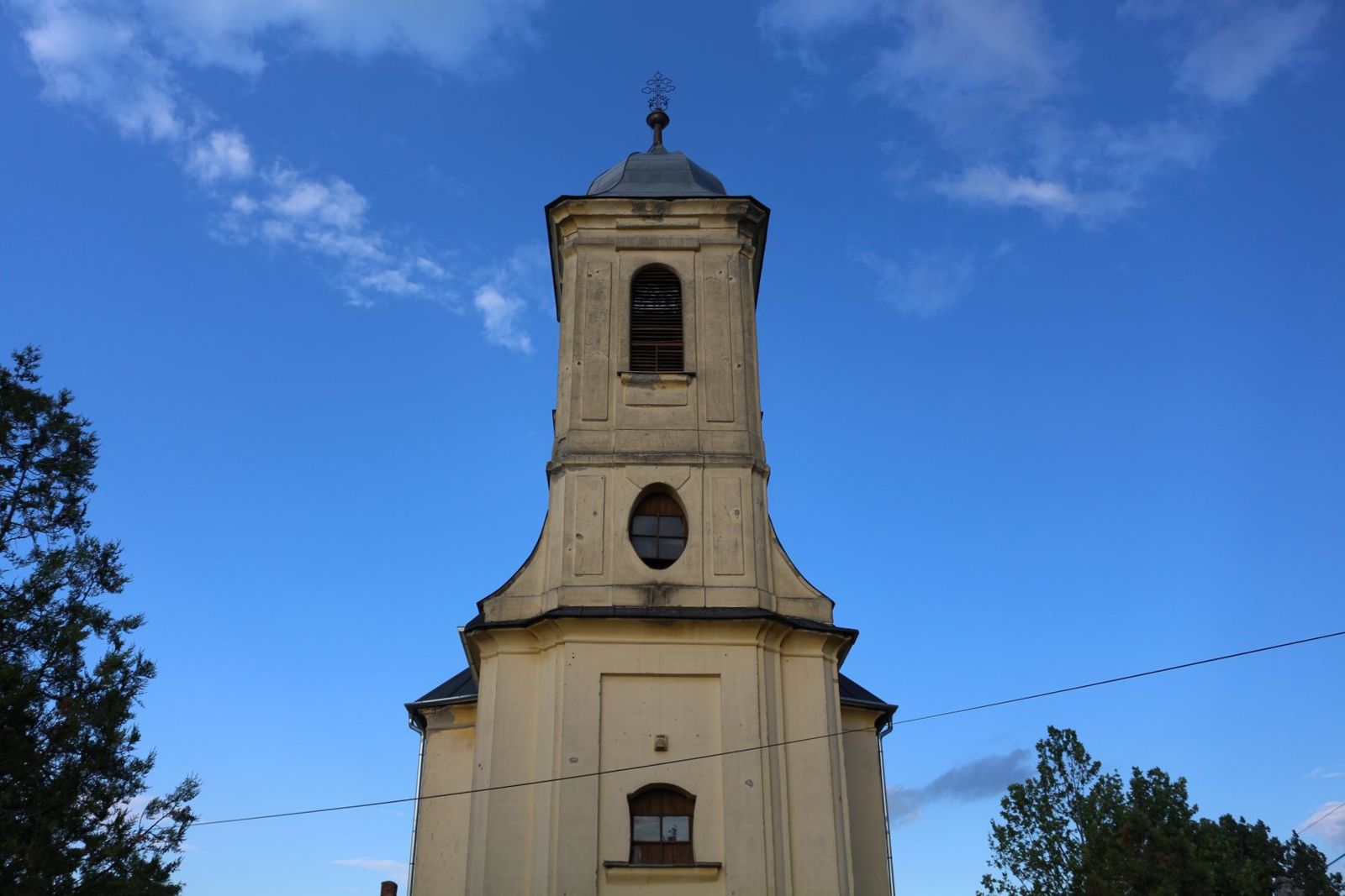 A tarnabodi barokk templom tornya